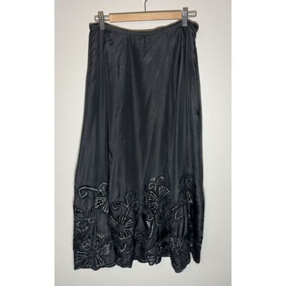 Chico’s Women’s Black Elegant Knee Length Silk Floral Embroidered Skirt Size 3 ( - Picture 1 of 8